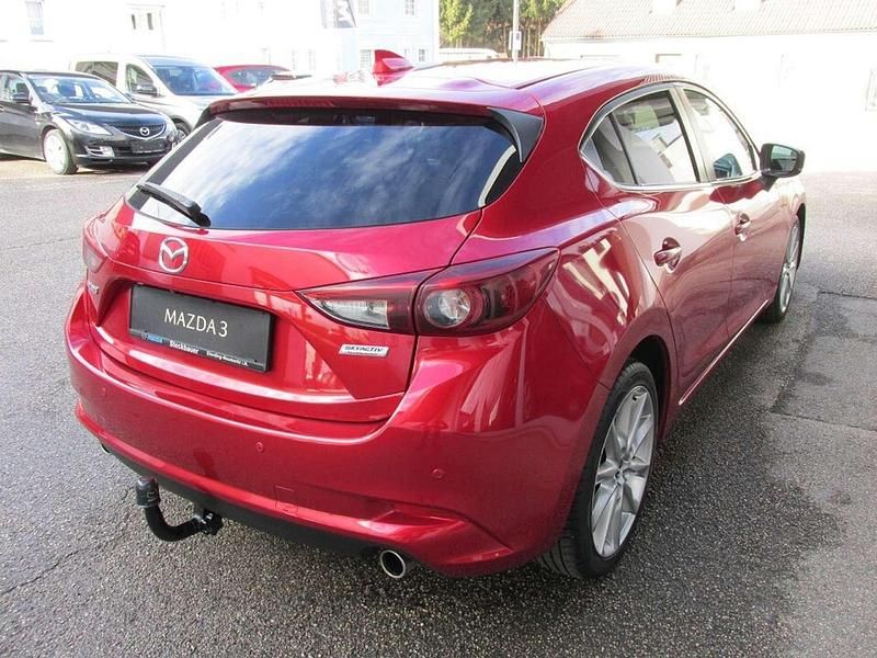Gebraucht Mazda 3 Inclusive 120 PS (88 kW) 2018 Rot Limousine