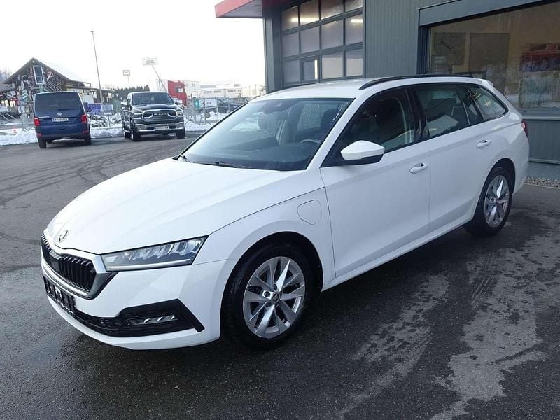 Gebraucht Skoda Octavia Ambition 150 PS (110 kW) 2022 Weiß Kombi