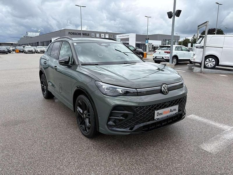 Gebraucht VW Tiguan Sport 204 PS (150 kW) 2025 Mittelgrün metallic SUV