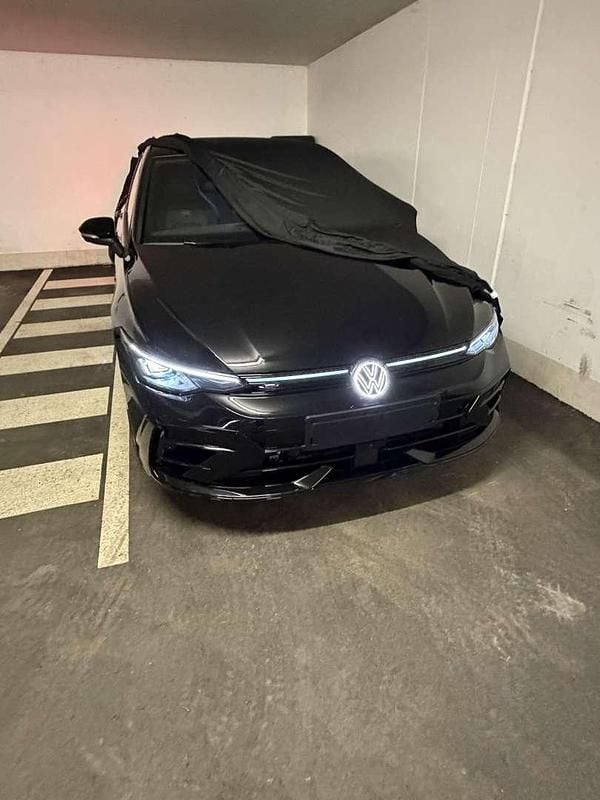 Neu VW Golf VIII Black Edition 333 PS (244 kW) 2025 Limousine