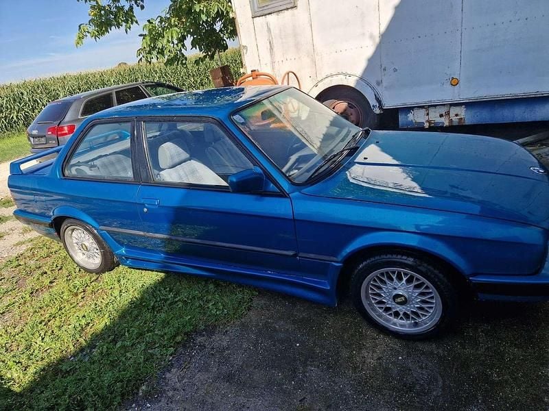 Gebraucht BMW 318 136 PS (100 kW) 1989 Blau Limousine