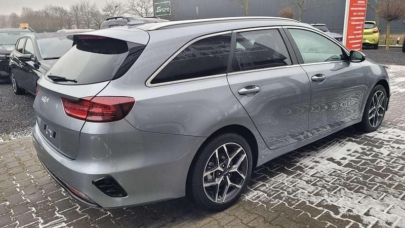 Neu Kia Ceed Sportswagon 140 PS (102 kW) 2025 Silber Kombi
