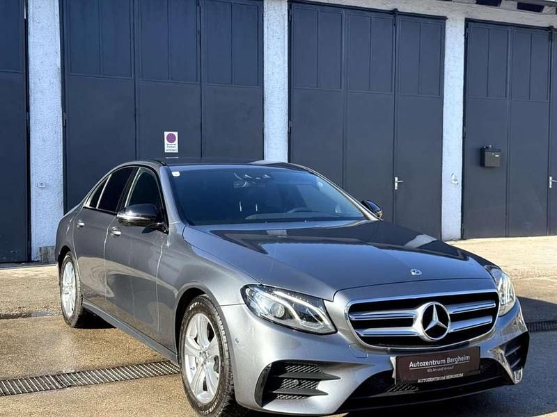 Silber Gebraucht 2016 Mercedes E220 AMG line Limousine | € 25.990 (Fairer Preis) - Bild 1/4