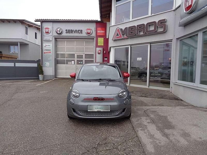 Gebraucht Fiat 500e Red 86 kW (118 PS) 2023 Grau Kleinwagen
