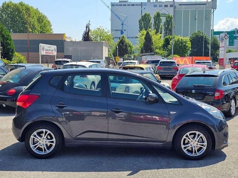 Gebraucht Kia Venga 90 PS (66 kW) 2016 Grau Kleinwagen