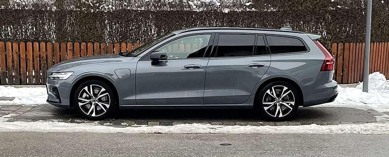 Gebraucht Volvo V60 Plus 253 PS (186 kW) 2022 Grau Kombi