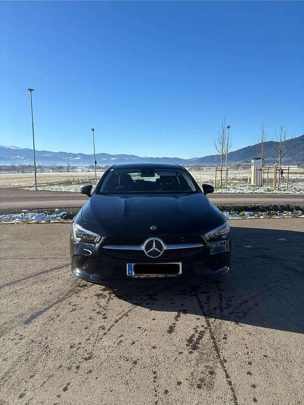 Gebraucht Mercedes CLA180 Shooting Brake 116 PS (85 kW) 2021 Schwarz Kombi