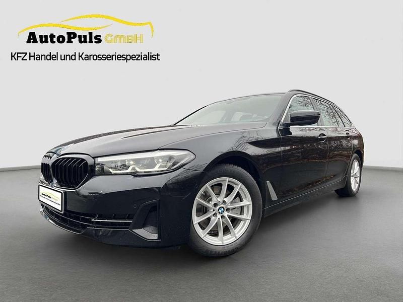 Schwarz Gebraucht 2023 BMW 520 Kombi | € 37.239 (Superpreis) - Bild 1/4