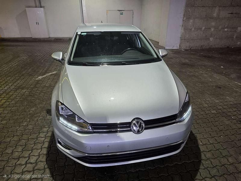 Gebraucht VW Golf VII Comfortline 116 PS (85 kW) 2019 Silber Limousine