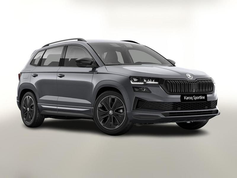 Neu 2025 Skoda Karoq SportLine SUV | € 44.078 (Etwas zu teuer) - Bild 1/3