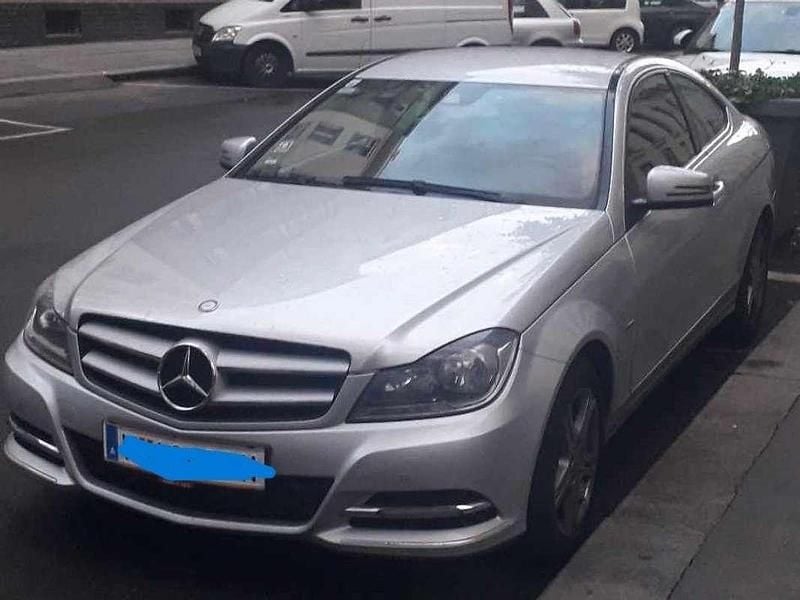 Gebraucht Mercedes C180 156 PS (114 kW) 2011 Silber Coupé