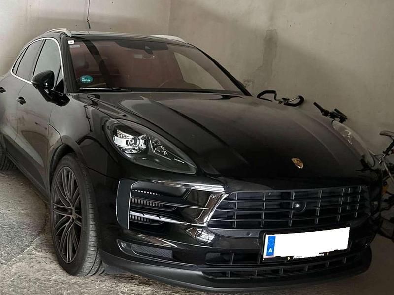 Schwarz Gebraucht 2019 Porsche Macan S SUV | € 62.400 (Teuer) - Bild 1/4