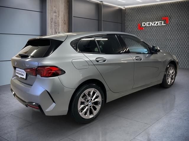 Neu BMW 116 122 PS (89 kW) 2026 Skyscraper grau met. Kleinwagen