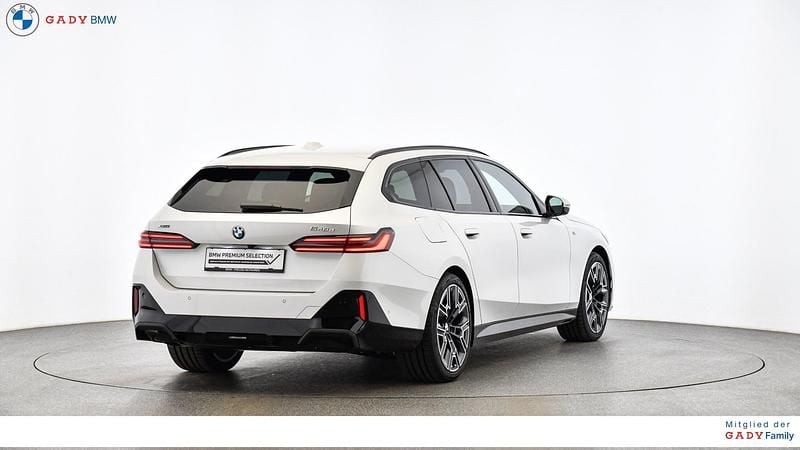 Gebraucht BMW 540 Shadowline 303 PS (222 kW) 2025 Weiß Kombi