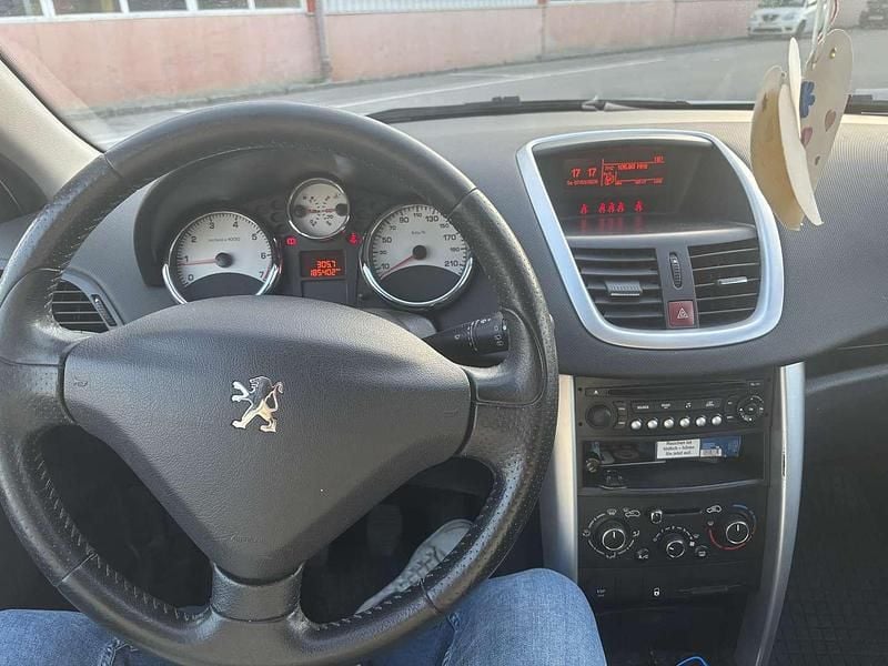 Gebraucht Peugeot 207 73 PS (53 kW) 2012 Limousine