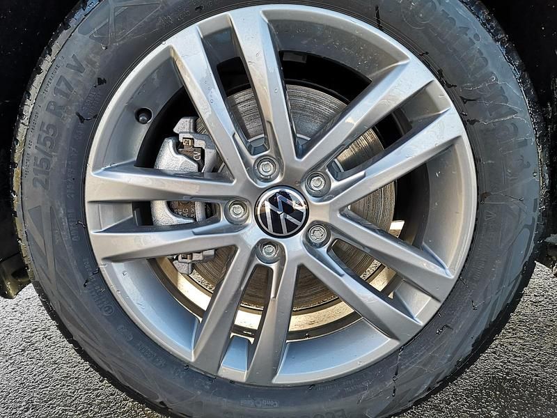 Neu VW Touran Comfortline 190 PS (139 kW) 2025 Van / Kleinbus