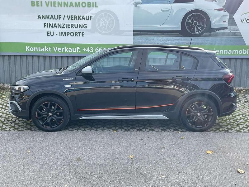 Gebraucht Fiat Tipo Garmin 131 PS (96 kW) 2023 Schwarz Kleinwagen