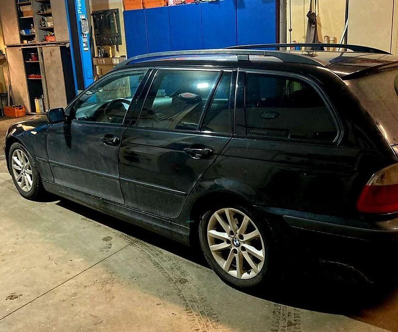 Gebraucht BMW 318 116 PS (85 kW) 2004 Schwarz Kombi