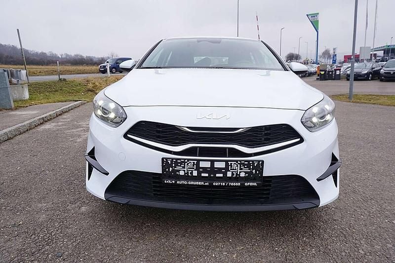 Gebraucht Kia Ceed 101 PS (74 kW) 2025 Weiß Kleinwagen