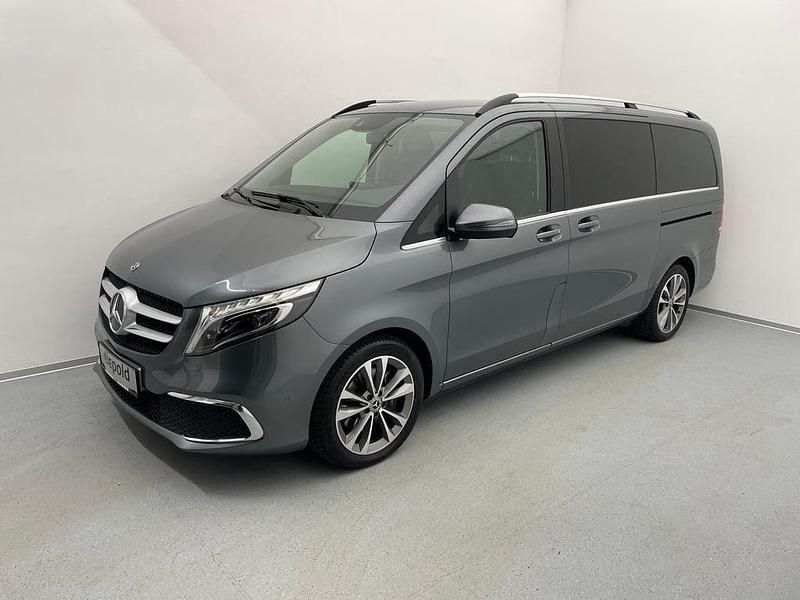 Mittelgrau metallic Gebraucht 2020 Mercedes V220 Avantgarde Van / Kleinbus | € 59.480 - Bild 1/4