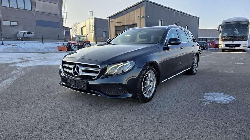 Gebraucht 2017 Mercedes E220 Avantgarde Kombi | € 23.900 (Guter Preis) - Bild 1/4
