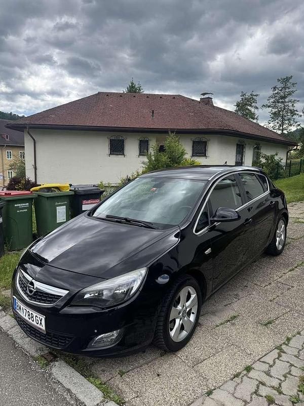 Gebraucht 2010 Opel Astra Edition Limousine | € 4.500 - Bild 1/4