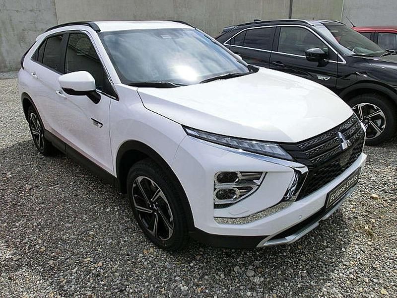 Weiß Gebraucht 2024 Mitsubishi Eclipse Cross Intense+ SUV | € 26.400 - Bild 1/4