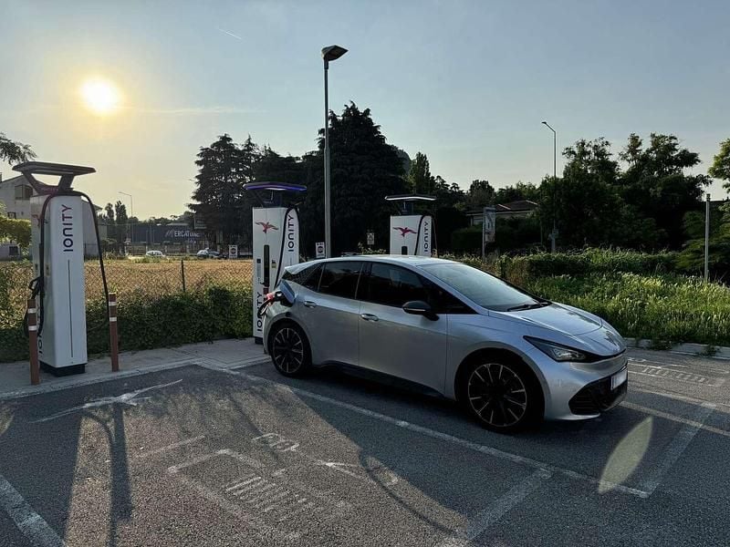 Gebraucht Cupra Born e-Boost 169 kW (231 PS) 2022 Silber Kleinwagen