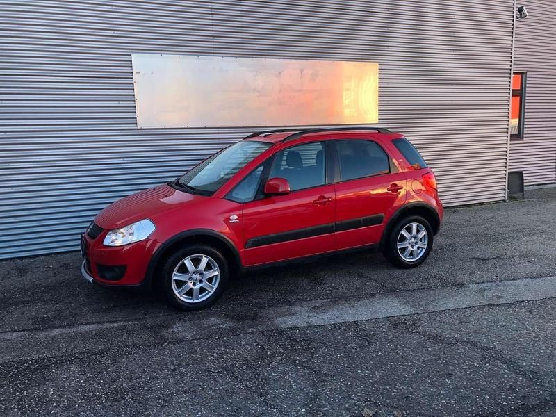 Rot Gebraucht 2007 Suzuki SX4 SUV | € 3.990 - Bild 1/4