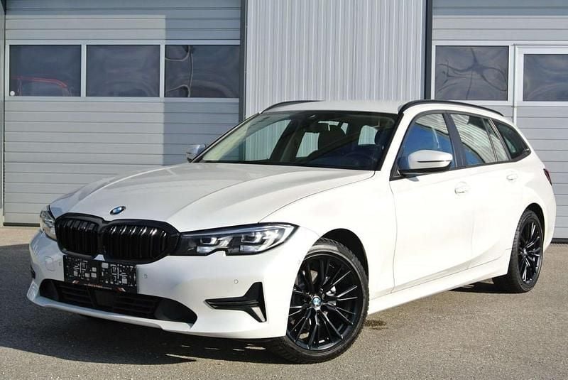 Weiß Gebraucht 2022 BMW 320 Advantage Kombi | € 25.790 (Fairer Preis) - Bild 1/4