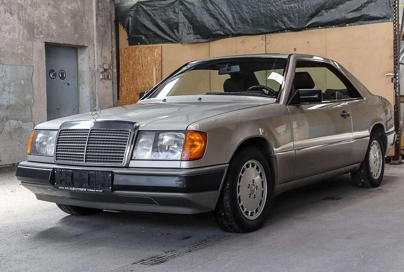 Gebraucht Mercedes E300 179 PS (131 kW) 1989 Braun Coupé