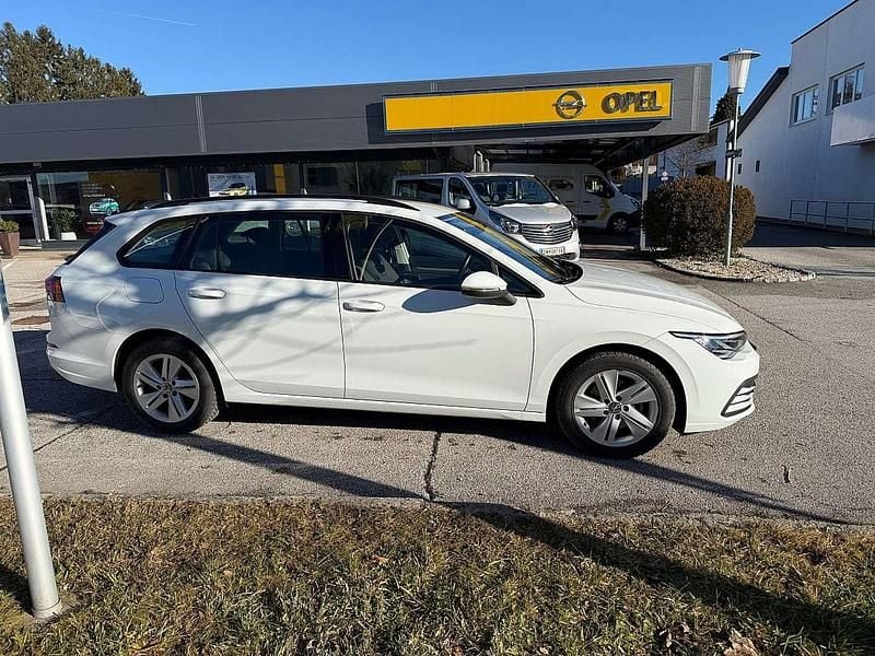 Gebraucht VW Golf VIII Life 110 PS (80 kW) 2023 Weiß Kombi