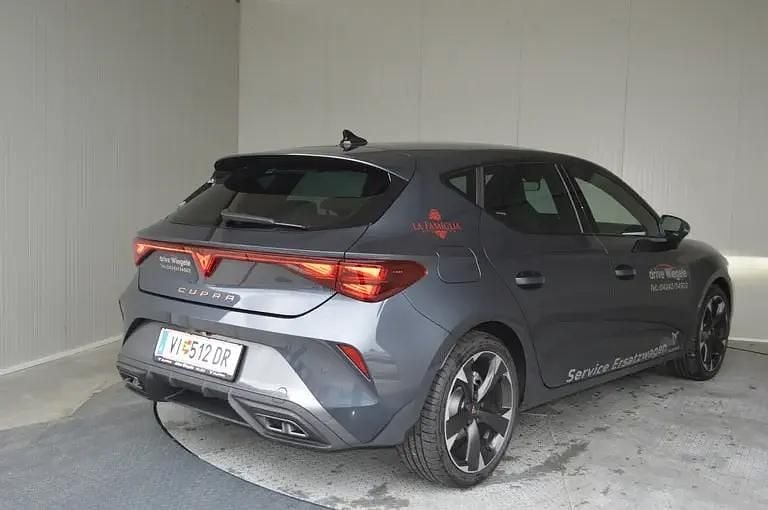 Neu Cupra Leon 150 PS (110 kW) 2025 Dunkelgrau  metallicperleffekt