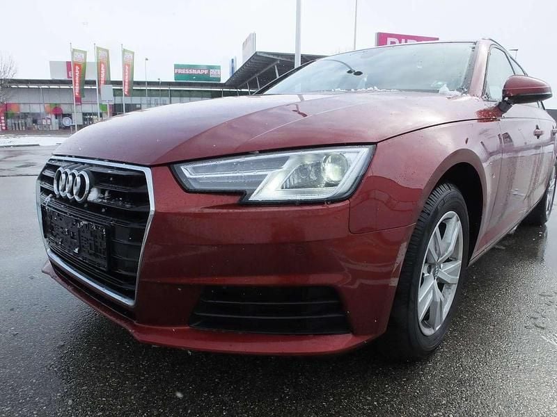 Gebraucht Audi A4 Sport 150 PS (110 kW) 2019 Rot Kombi