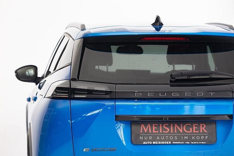 Neu Peugeot e-2008 Allure 114 kW (156 PS) 2025 Blau SUV