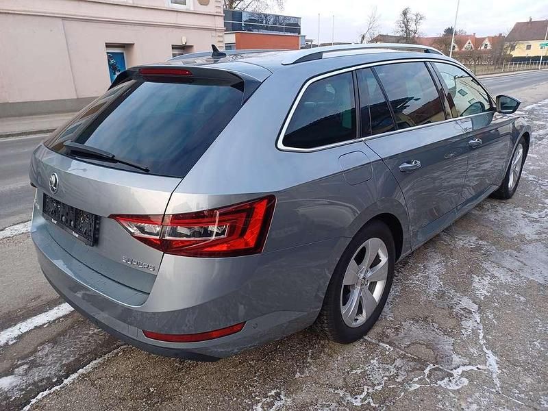 Gebraucht Skoda Superb Style 120 PS (88 kW) 2016 Grau Kombi