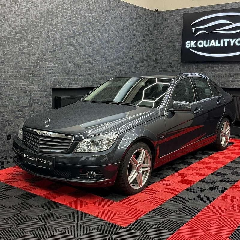 Grau Gebraucht 2011 Mercedes C200 Limousine | € 12.990 (Fairer Preis) - Bild 1/4