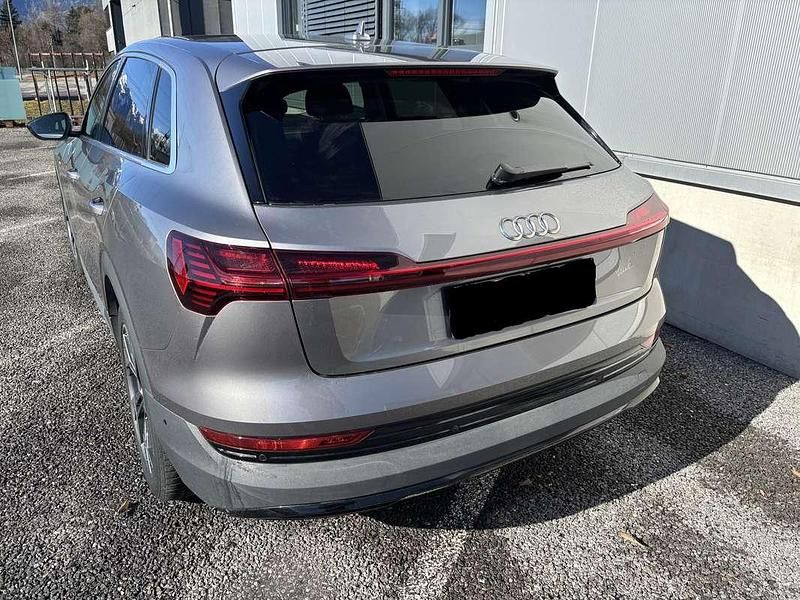 Gebraucht Audi e-tron Business 300 kW (408 PS) 2021 Grau SUV