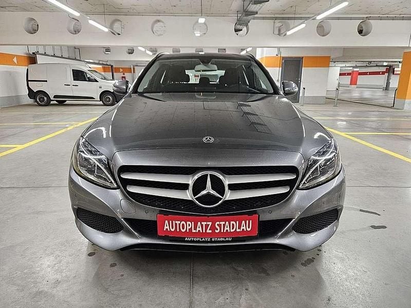Gebraucht Mercedes C180 122 PS (89 kW) 2019 Grau Kombi