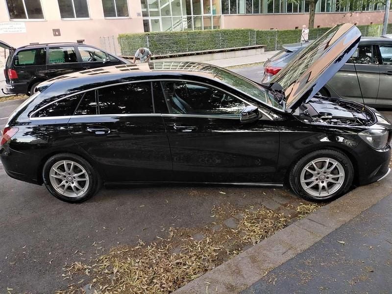 Gebraucht Mercedes CLA200 Shooting Brake 136 PS (100 kW) 2016 Schwarz Kombi