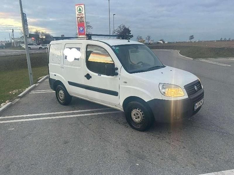 Weiß Gebraucht 2008 Fiat Doblò Van / Kleinbus | € 2.200 (Teuer) - Bild 1/4