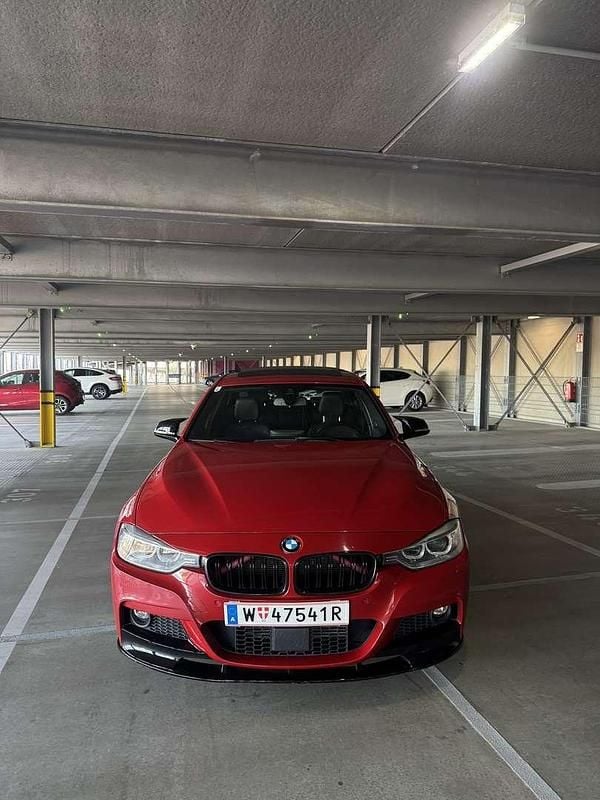 Rot Gebraucht 2015 BMW 330 Limousine | € 24.500 - Bild 1/4