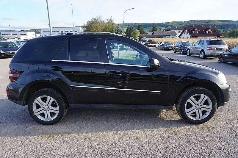 Gebraucht Mercedes ML320 224 PS (164 kW) 2009 Schwarz SUV