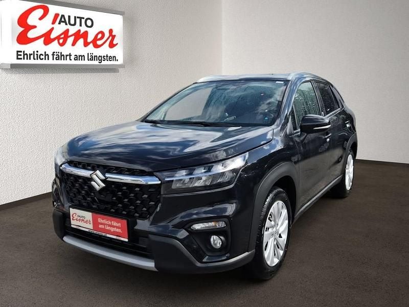 Schwarz metallicperleffektno Neu 2025 Suzuki SX4 S-Cross SUV | € 29.490 (Etwas zu teuer) - Bild 1/4