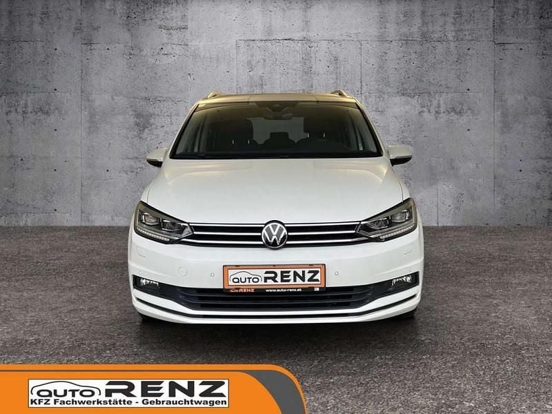 Gebraucht VW Touran Highline 150 PS (110 kW) 2022 Weiß Van / Kleinbus