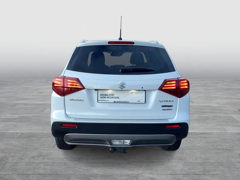 Gebraucht Suzuki Vitara 102 PS (75 kW) 2022 Weiss  metallic SUV