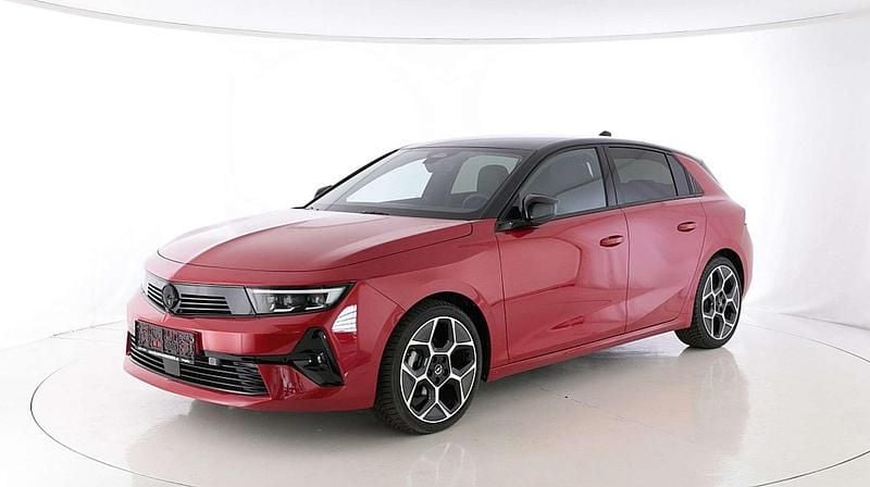 Gebraucht Opel Astra GS Line 131 PS (96 kW) 2023 Lackierung peperoncino red (b0npq) Limousine