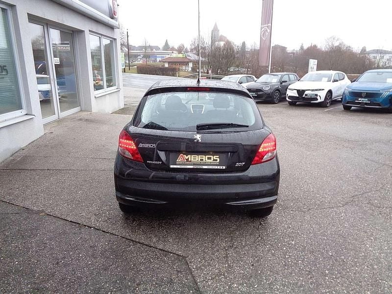 Gebraucht Peugeot 207 Active 68 PS (50 kW) 2011 Schwarz Limousine