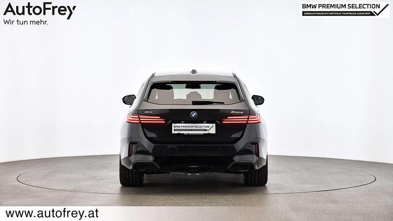 Gebraucht BMW 530e Efficient Dynamics 299 PS (219 kW) 2025 Grau Kombi