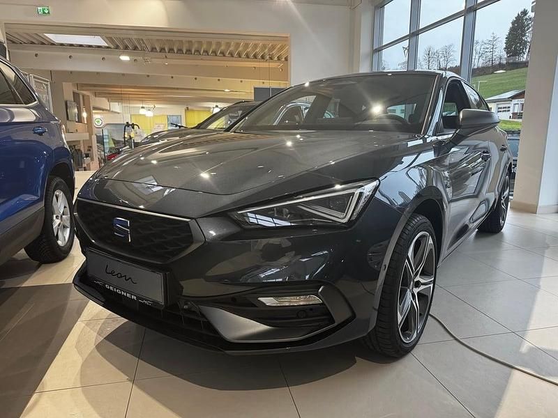 Neu Seat Leon FR 115 PS (84 kW) 2026 Dunkelgrau  metallicperleffekt